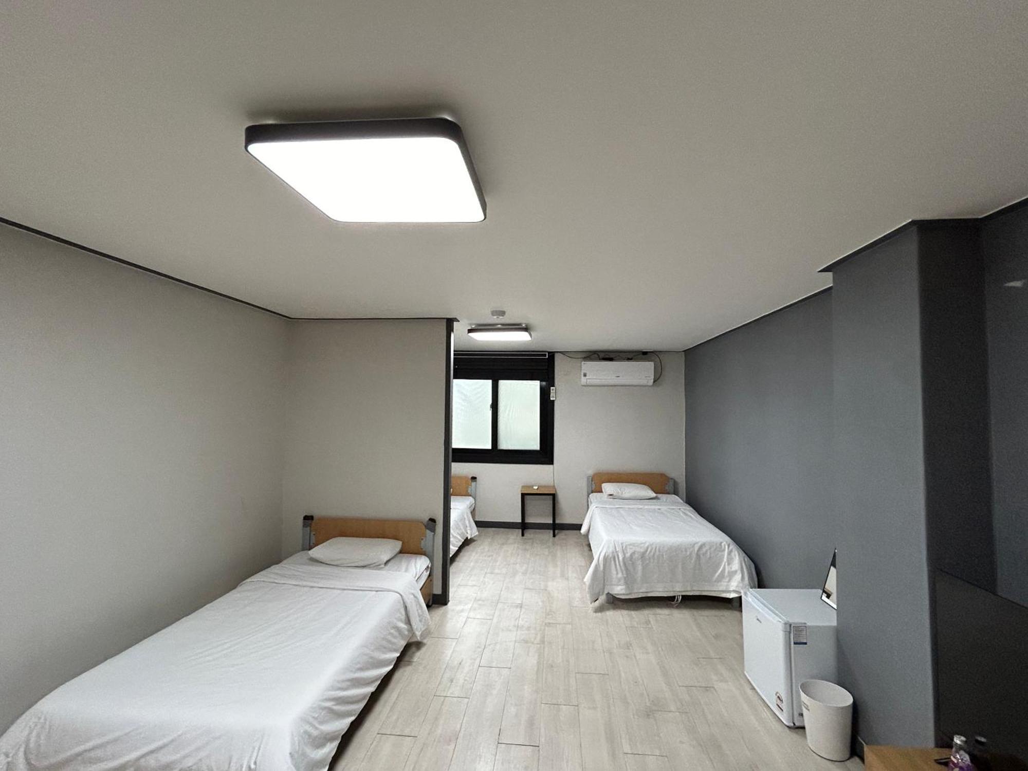 Deluxe Motel Geoje Cameră foto
