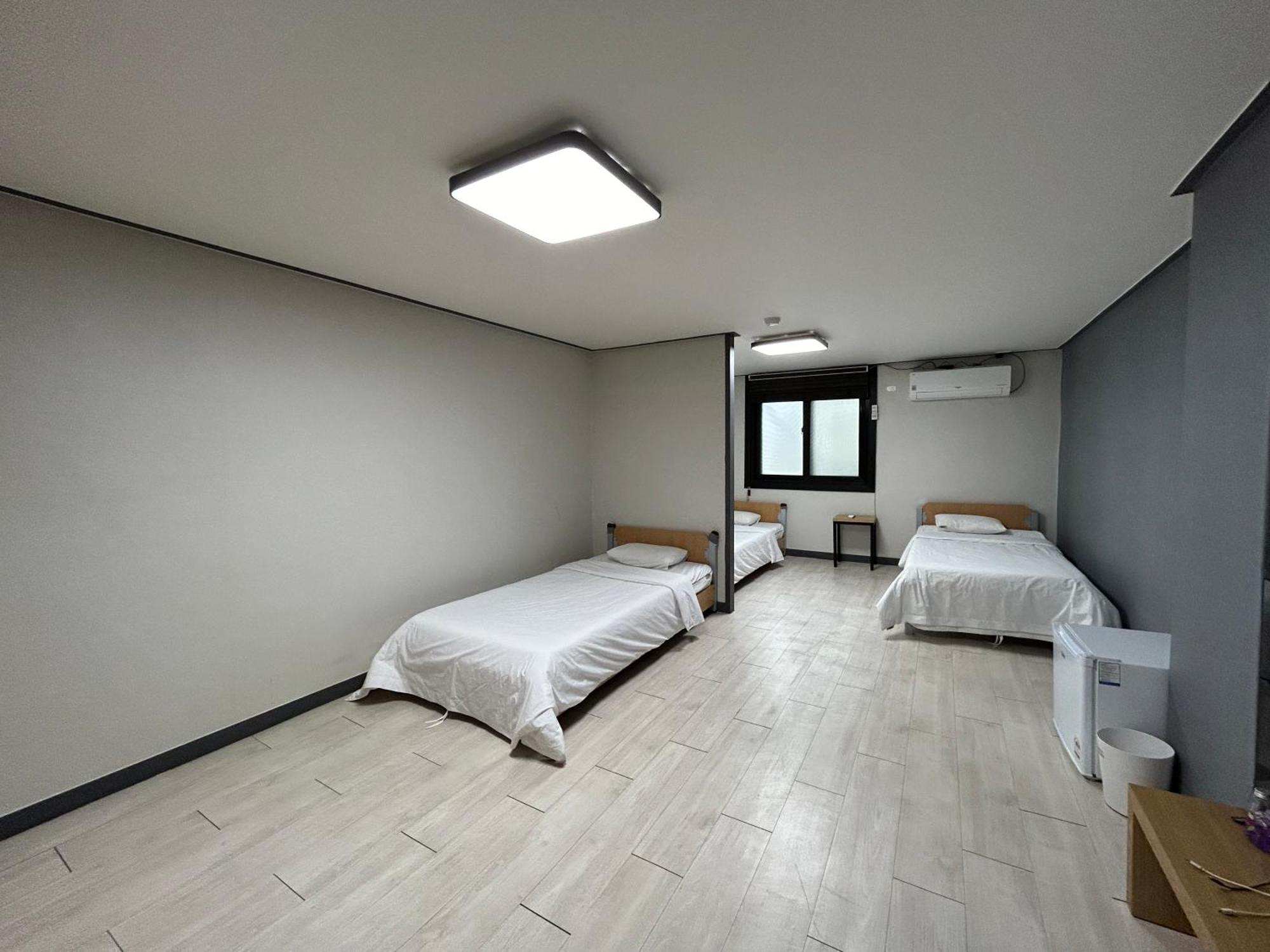 Deluxe Motel Geoje Cameră foto