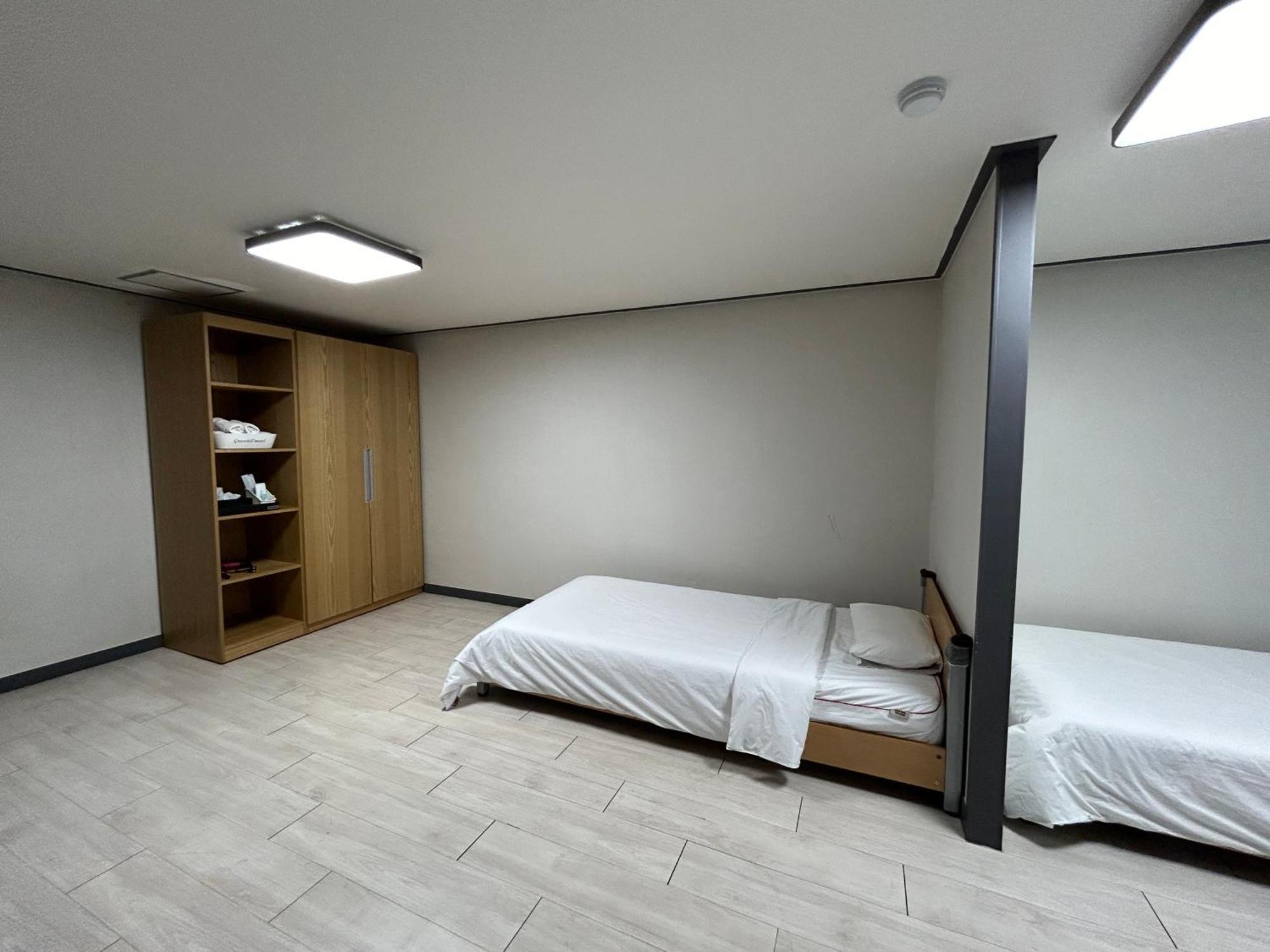 Deluxe Motel Geoje Cameră foto