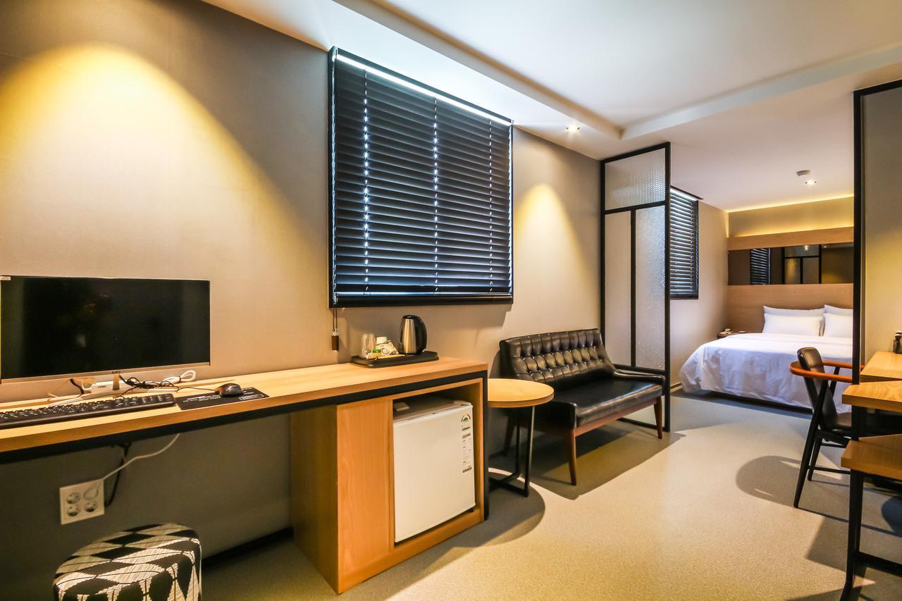 Deluxe Motel Geoje Exterior foto